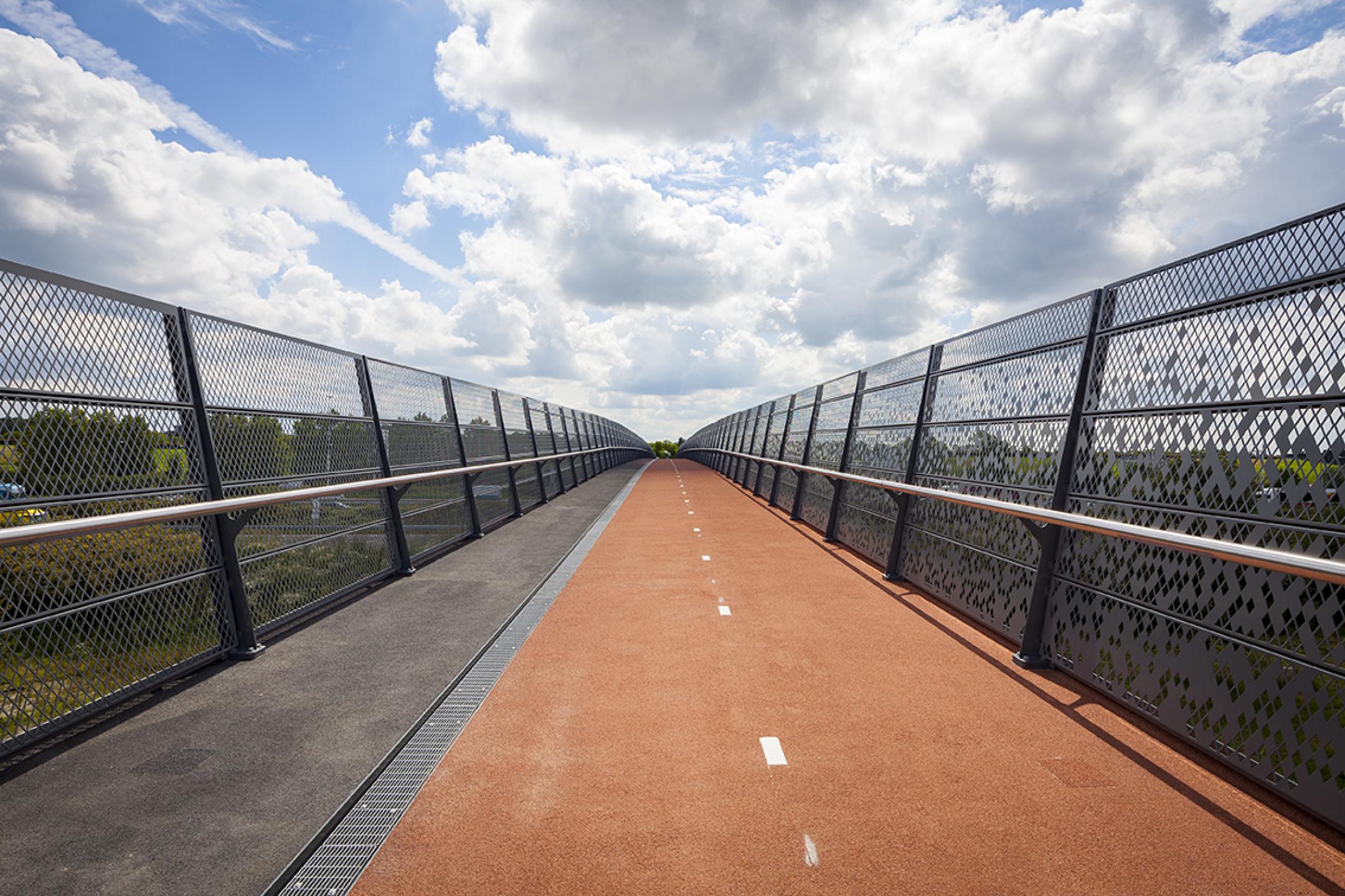 LR-Brug-Sterk-Beton-bij-Den-Haag-[limit]-(8)